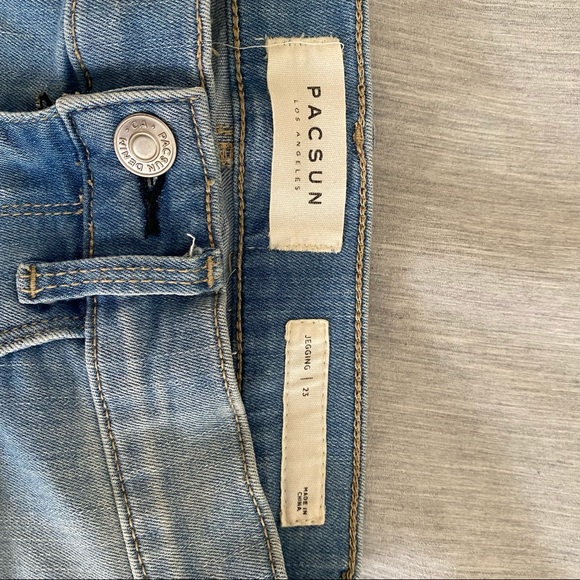 PacSun light wash ripped skinny jeans. Size 23 - Picture 6 of 6